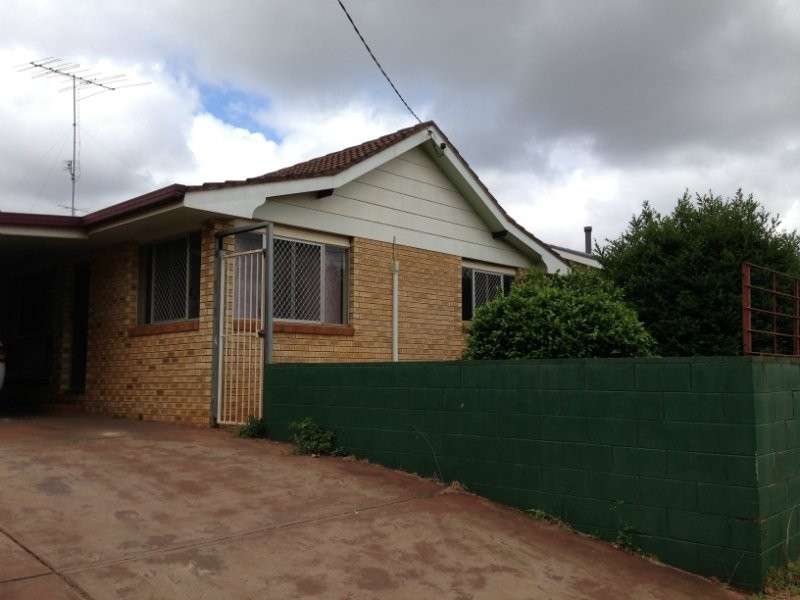 1/68 Hursley Road, Newtown QLD 4350