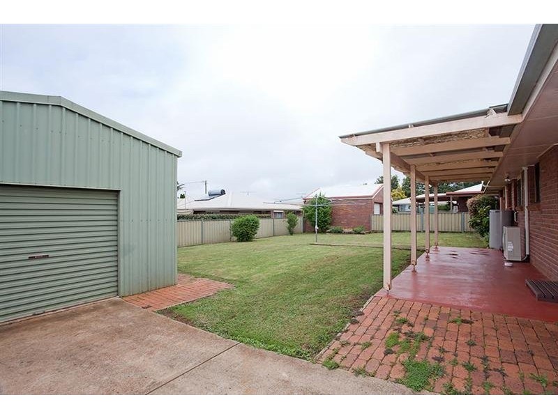 12 Smythe Street, Kearneys Spring QLD 4350