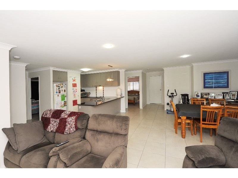 27 Wareena Crescent, Glenvale QLD 4350