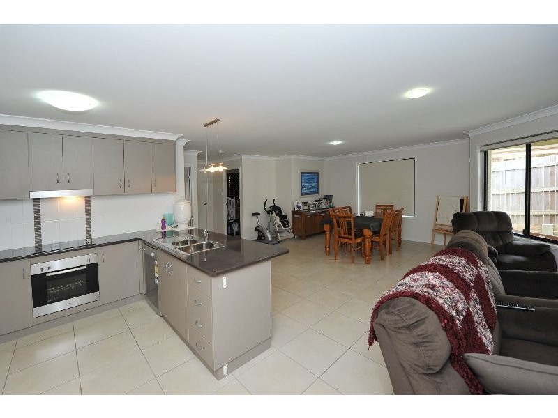 27 Wareena Crescent, Glenvale QLD 4350