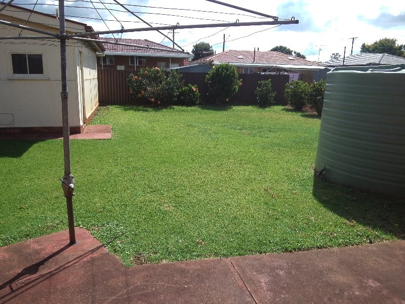 25 Paradise Street, Harristown QLD 4350