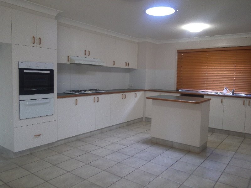 6 Jutsum Street, Middle Ridge QLD 4350