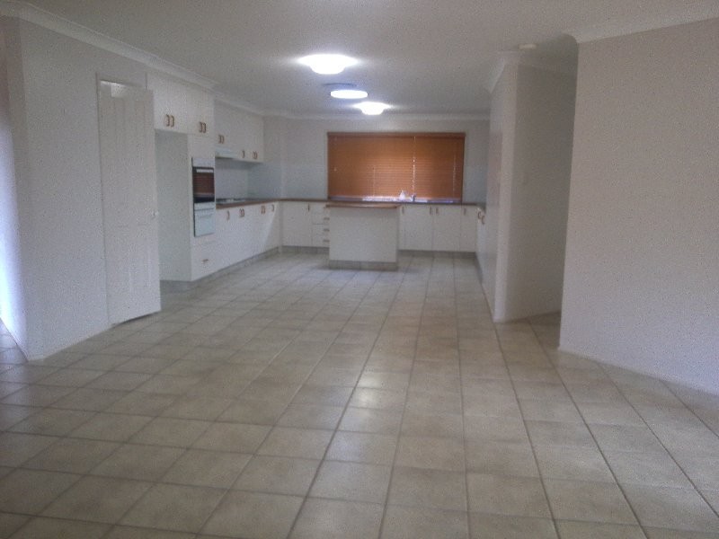 6 Jutsum Street, Middle Ridge QLD 4350