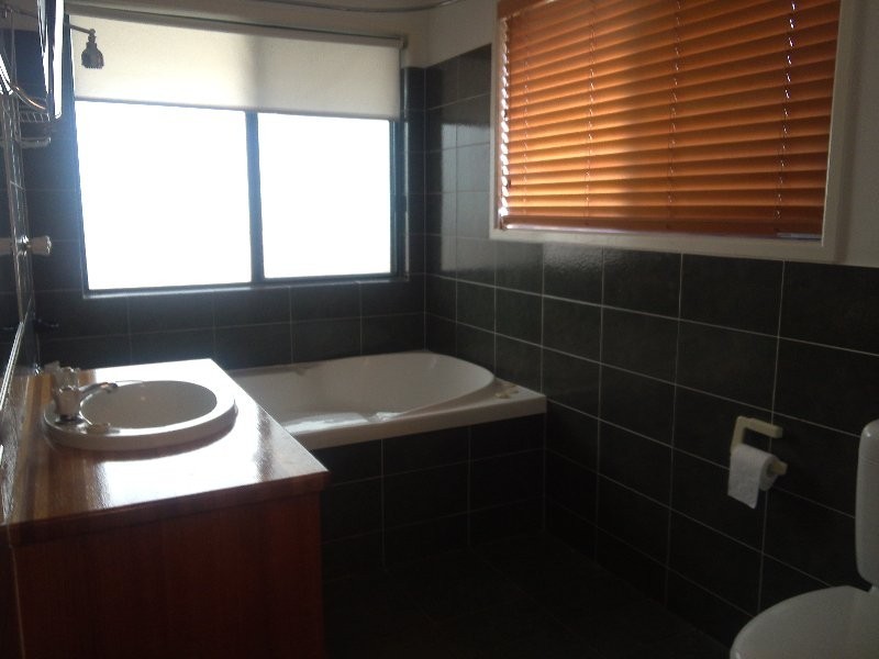 6 Jutsum Street, Middle Ridge QLD 4350