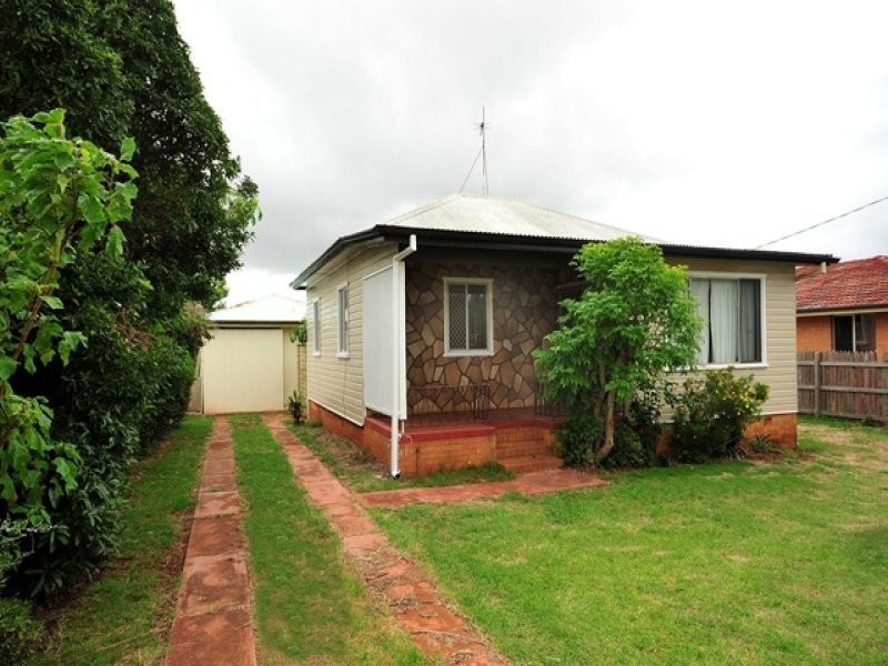 25 Matthews Street, Harristown QLD 4350
