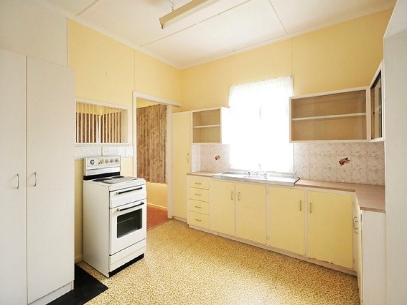 25 Matthews Street, Harristown QLD 4350