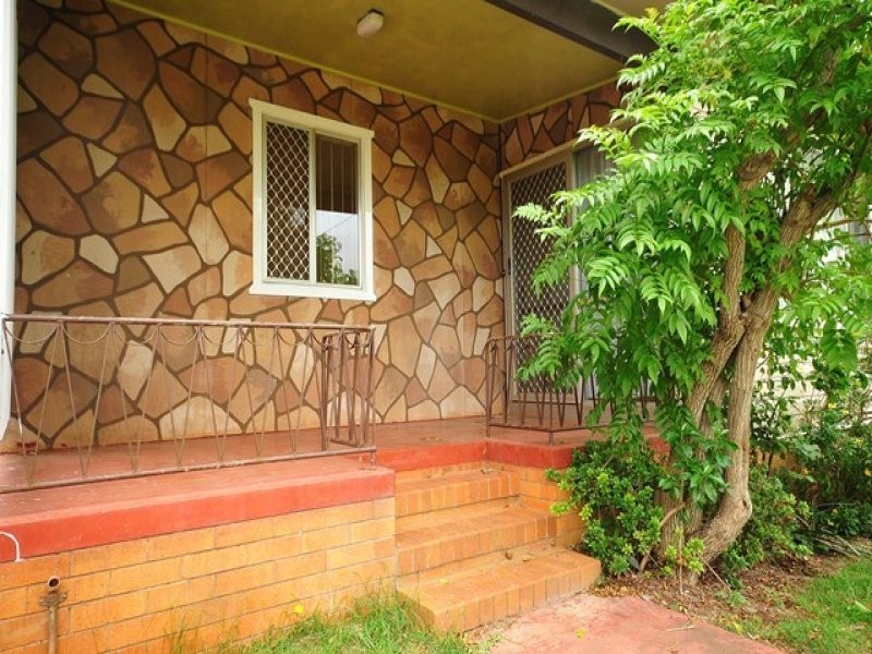 25 Matthews Street, Harristown QLD 4350