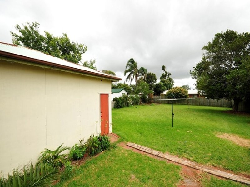 25 Matthews Street, Harristown QLD 4350
