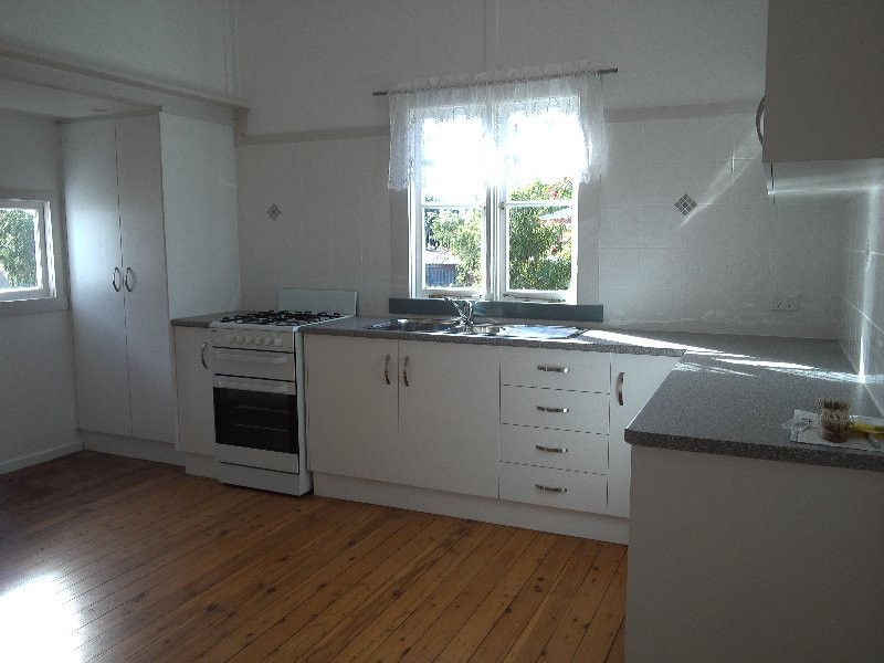 23 Henderson Street, Newtown QLD 4350