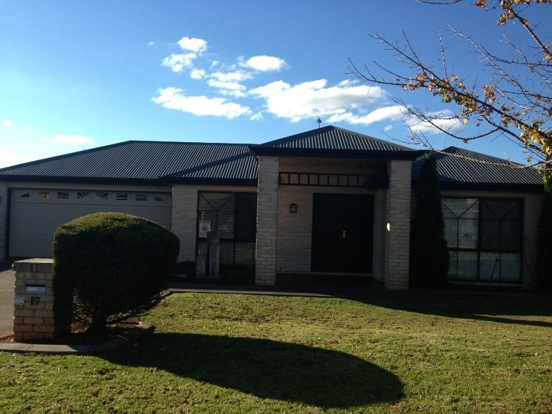 17 Chelwyn Street, Middle Ridge QLD 4350
