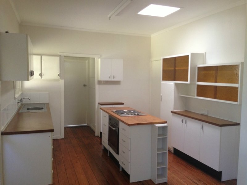 2 Macquarie Street, Centenary Heights QLD 4350