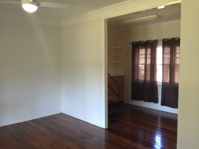 2 Macquarie Street, Centenary Heights QLD 4350