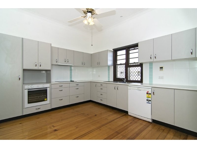 11 Anzac Avenue, Newtown QLD 4350