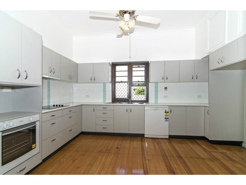 11 Anzac Avenue, Newtown QLD 4350