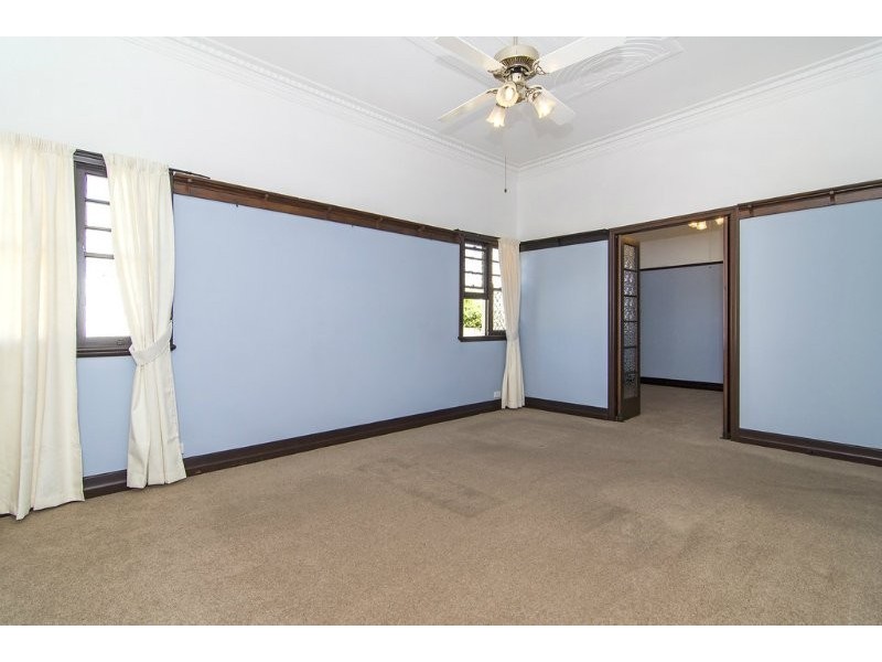 11 Anzac Avenue, Newtown QLD 4350