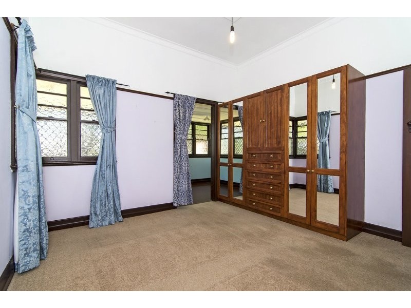 11 Anzac Avenue, Newtown QLD 4350