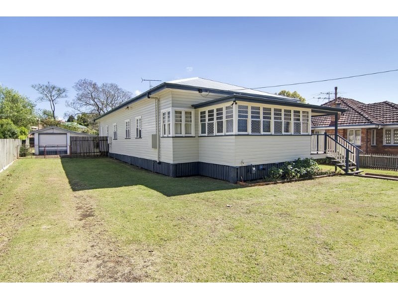 11 Anzac Avenue, Newtown QLD 4350