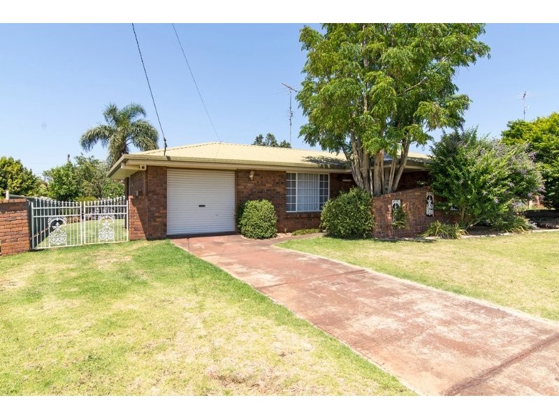 38 Riethmuller Street, Kearneys Spring QLD 4350