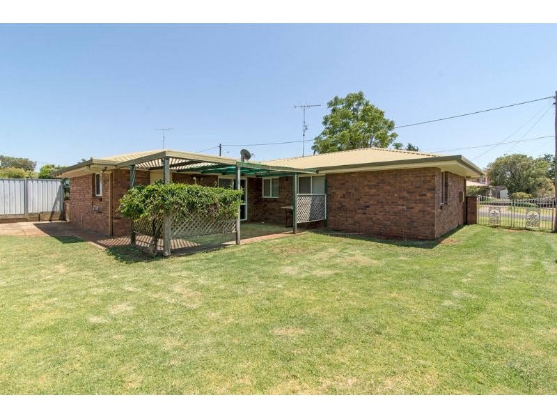 38 Riethmuller Street, Kearneys Spring QLD 4350