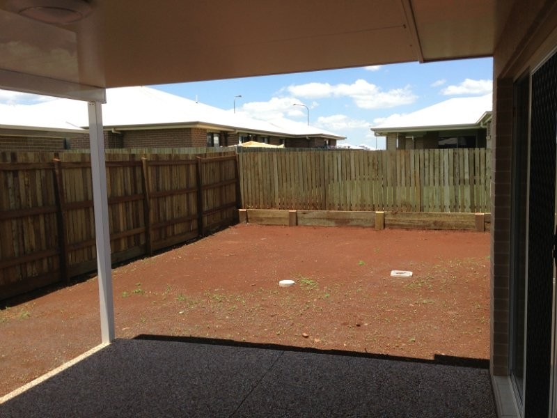 214 Nelson Street, Kearneys Spring QLD 4350