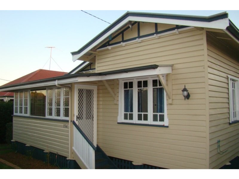 194 Campbell Street, Newtown QLD 4350