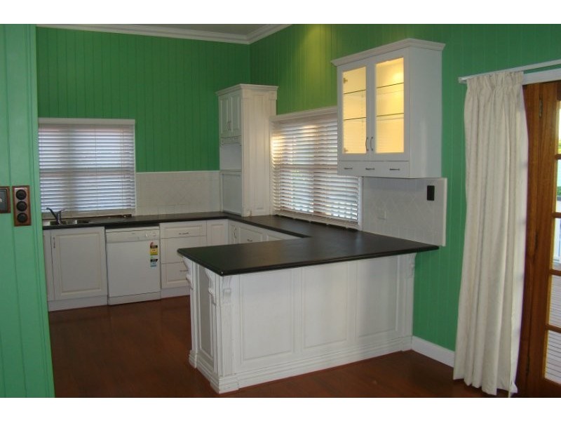 194 Campbell Street, Newtown QLD 4350