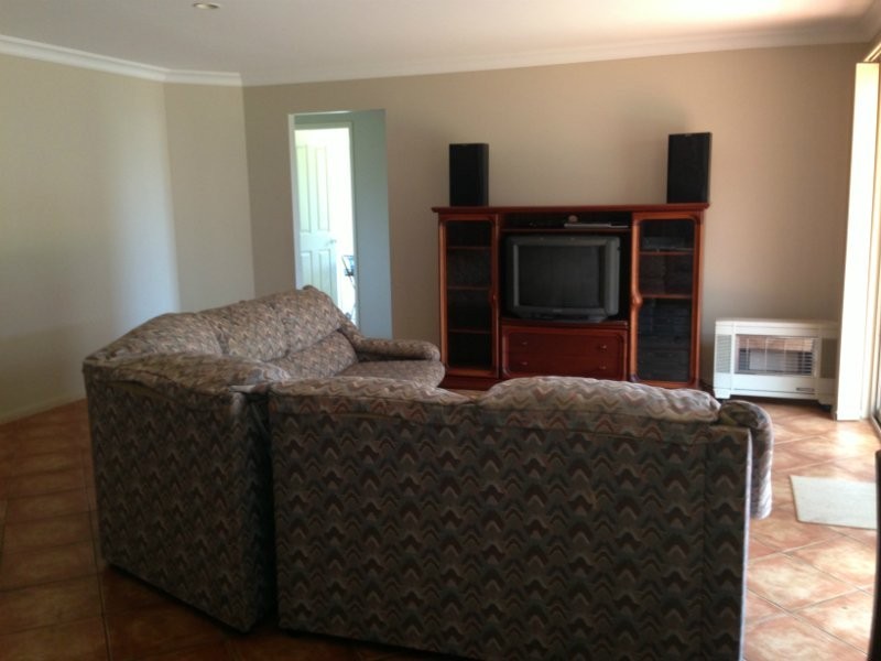 17 Wood Drive, Middle Ridge QLD 4350