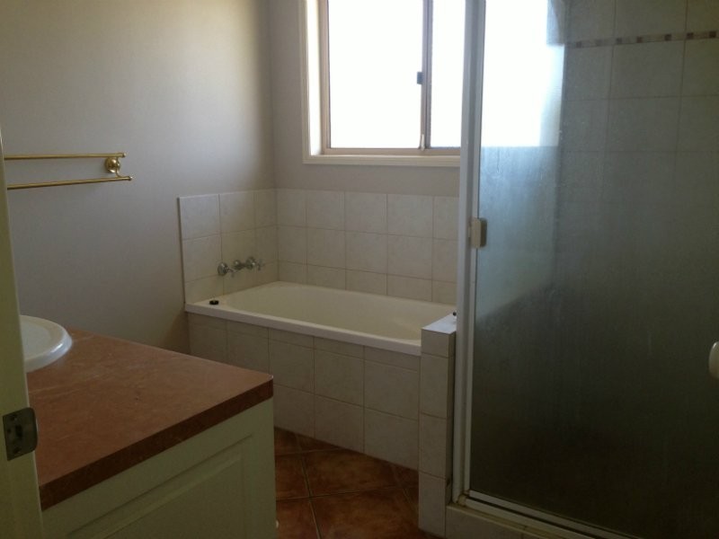 17 Wood Drive, Middle Ridge QLD 4350
