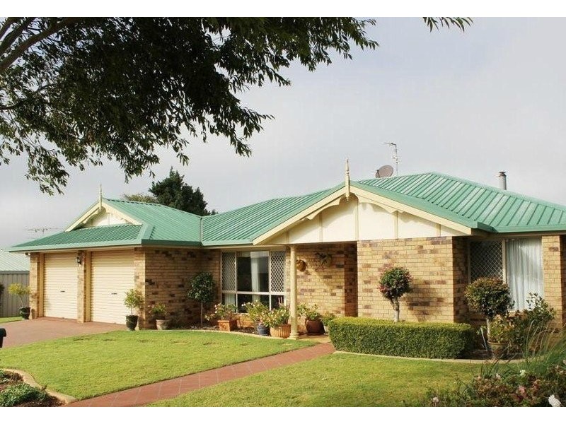 10 Donna Court, Kearneys Spring QLD 4350