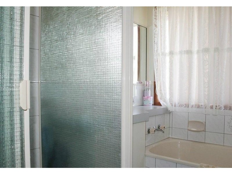 10 Donna Court, Kearneys Spring QLD 4350