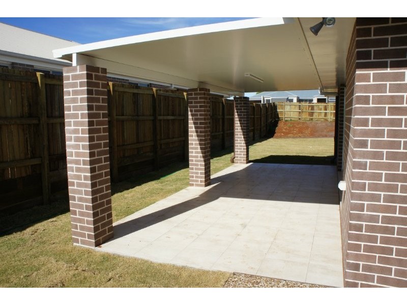 14 Sportsman Drive, Highfields QLD 4352