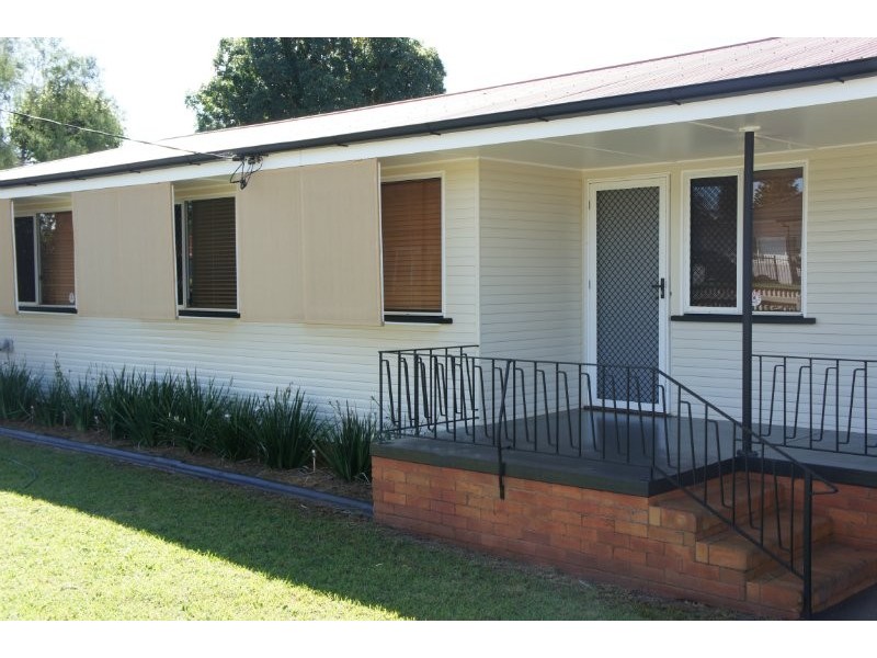 18 Hampton Street, Newtown QLD 4350