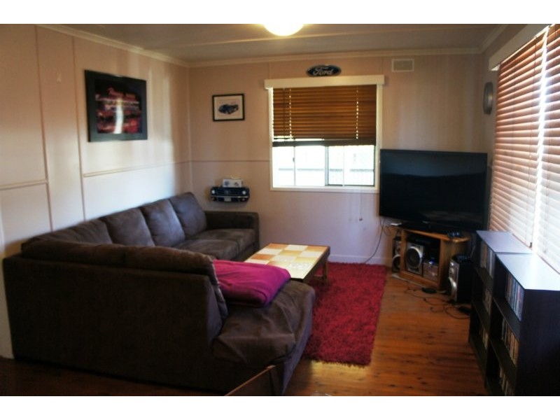 18 Hampton Street, Newtown QLD 4350