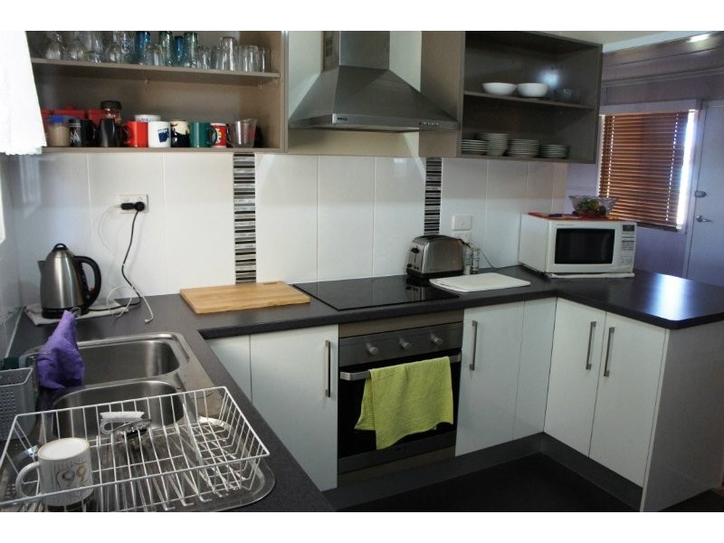 18 Hampton Street, Newtown QLD 4350