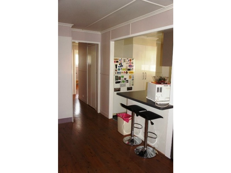 18 Hampton Street, Newtown QLD 4350