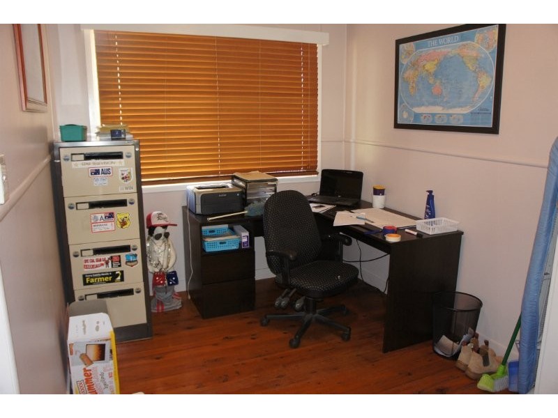 18 Hampton Street, Newtown QLD 4350