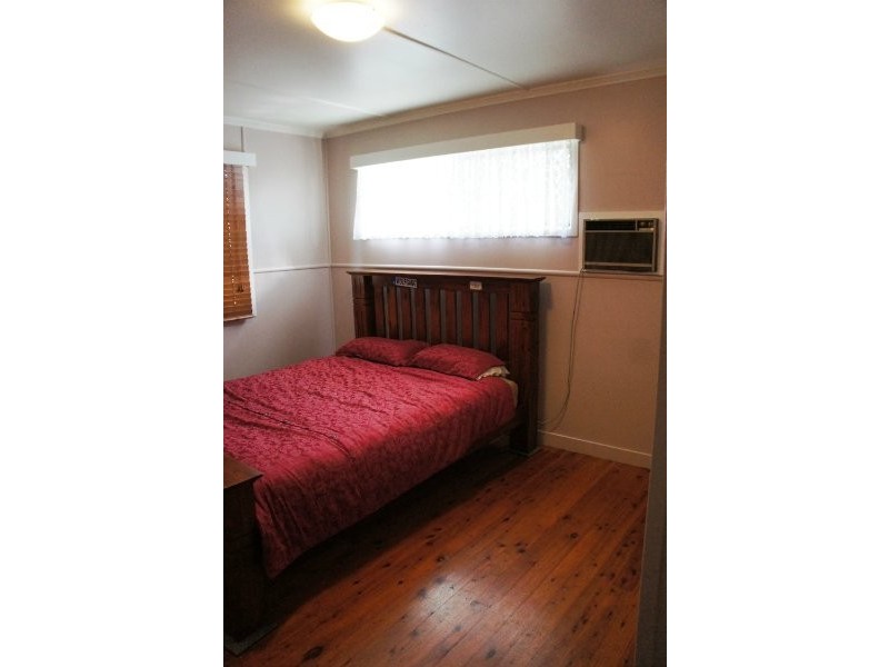 18 Hampton Street, Newtown QLD 4350