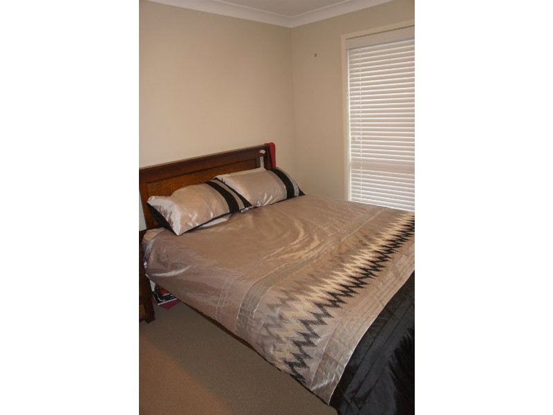 2/8 Sambar Court, Kearneys Spring QLD 4350