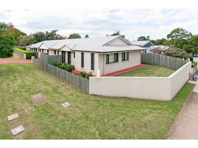 2/291 James Street, Newtown QLD 4350