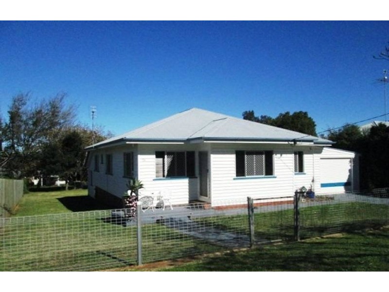 26 Geoffrey Street, Mount Lofty QLD 4350