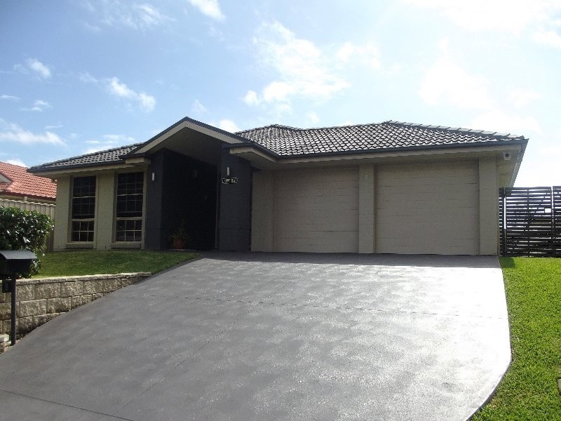 8 Conder Crescent, Metford NSW 2323