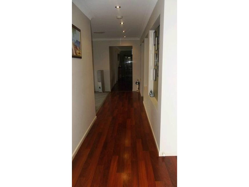 8 Conder Crescent, Metford NSW 2323