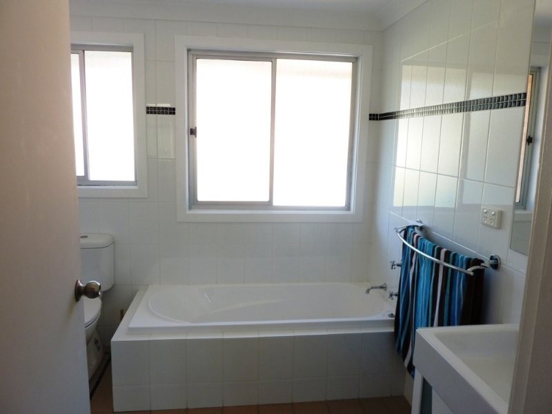 86 Regal Way, Valentine NSW 2280
