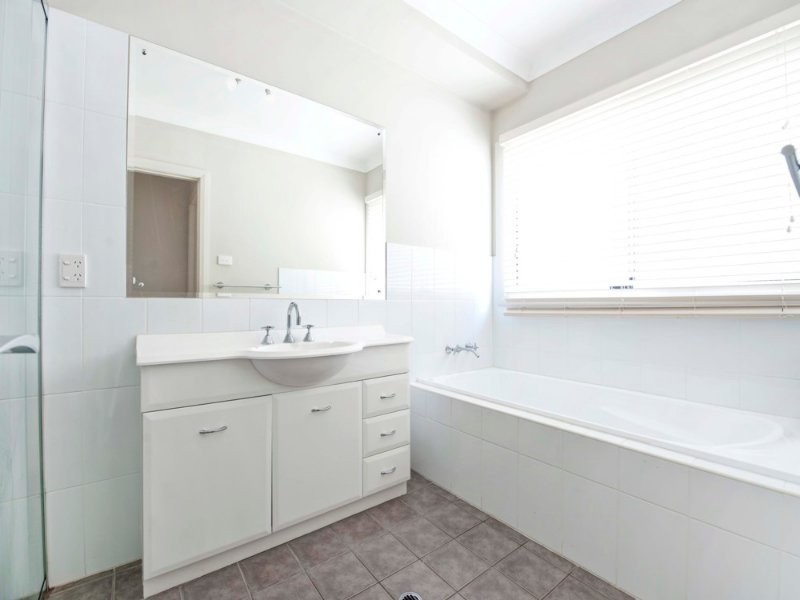 2A Birchgrove Drive, Wallsend NSW 2287