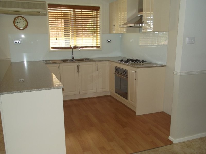 2/24 Stephanie Close, Macquarie Hills NSW 2285