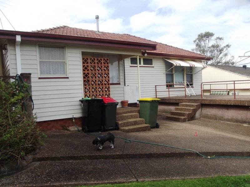 13 Moruya Parade, Kotara NSW 2289
