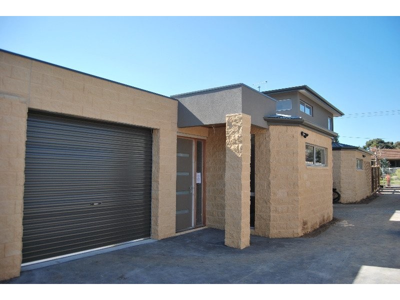 2/13 Brent Street, Mornington VIC 3931