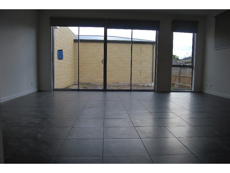 2/13 Brent Street, Mornington VIC 3931