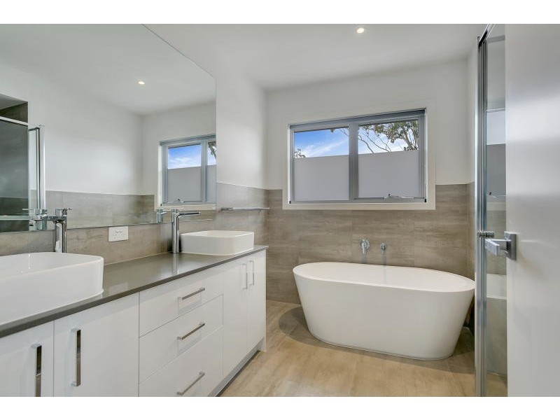 2/4 Darcy Street, Mornington VIC 3931