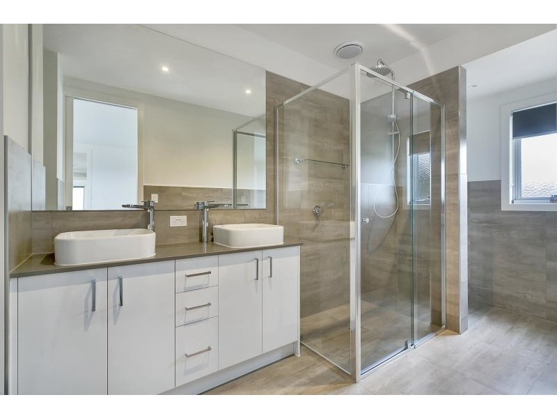 2/4 Darcy Street, Mornington VIC 3931